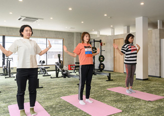 K's FITNESS CLUBのストレッチ風景（イメージ）